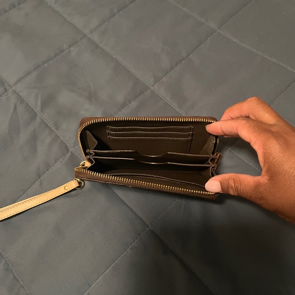 Michael Kors Phone Wallet - Picture 5 of 5